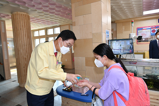 ▲ 경북교육청은 8일부터 초·중학교 전 학년 등교수업이 시작됐다.ⓒ경북교육청