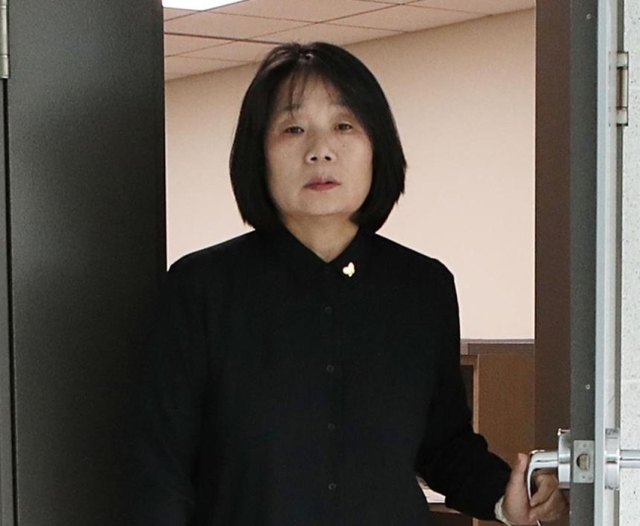 ▲ 윤미향 더불어민주당 의원이 8일 국회 의원회관 의원실을 나서고 있다. ⓒ뉴시스