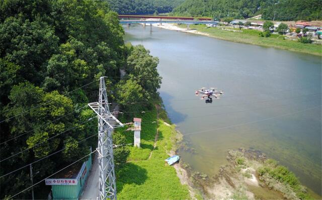 ▲ 드론을 이용한 전력시설 안전점검 모습 ⓒ한전 제공