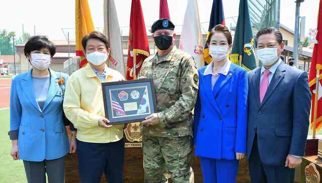 ▲ 취임식에서는 권영진 대구시장, 배지숙 대구시의회 의장, 강은희 대구시교육감, 이재하 대구상공회의소 회장 등 지역 정관계 인사들이 참석해 신임사령관의 취임을 축하했다.ⓒ대구시