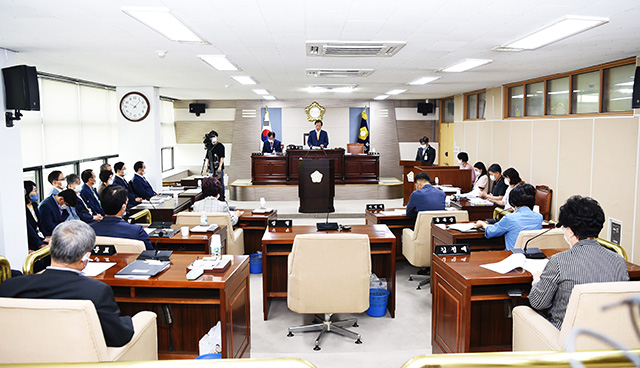 ▲ 제247회 군위군의회가 제1차 정례회를 개회했다.ⓒ군위군