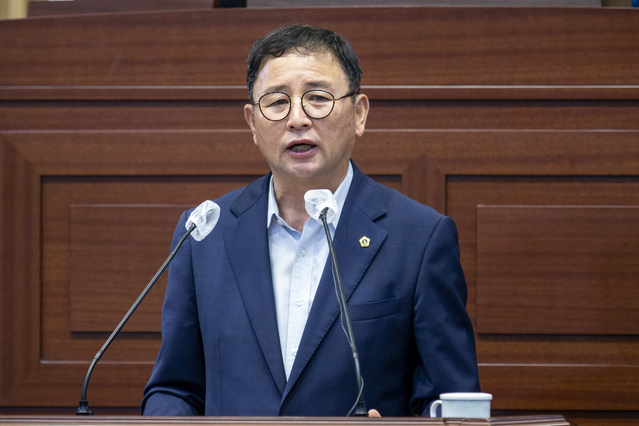 ▲ 경북도의회 농수산위원회 소속 안희영 의원(예천, 미래통합당)은 2021년도 국비 확보 대책, 공공입찰 페이퍼컴퍼니 근절 대책 등을 촉구했다.ⓒ경북도의회