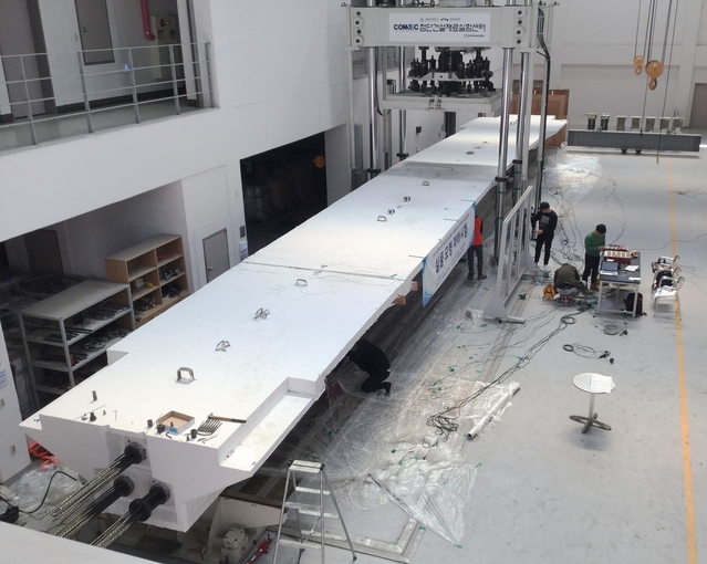 ▲ 계명대가 첨단건설재료시험센터에서 장비를 활용해 인텔리전트 건설시스템 핵심지원센터 조성사업을 수행해 나갈 예정이다.ⓒ계명대