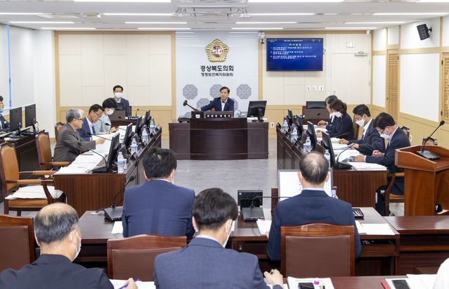 ▲ 경북도의회 행정보건복지위원회(위원장 박영서)는 제316회 제1차 정례회 기간 중인 11일부터 12일까지 소관 부서의 2019회계연도 세입·세출 결산안 및 조례안 3건에 대한 심사를 펼쳤다.ⓒ경북도의회