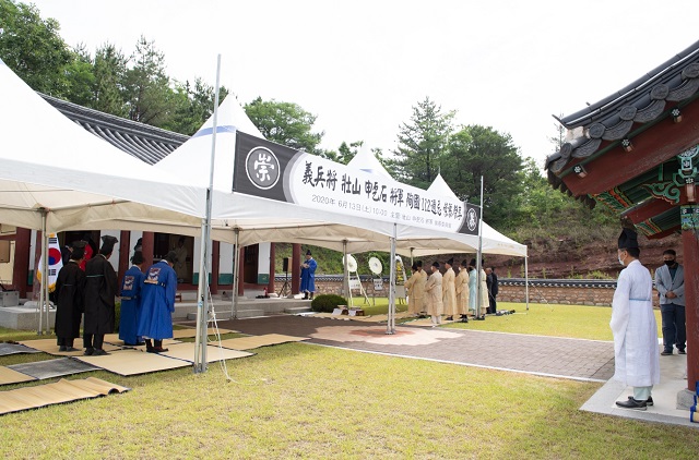 ▲ 영덕군이 지난 13일 신돌석장군 유적지 충의사에서 ‘의병장 장산 신돌석장군 순국 112주기 숭모제향’을 개최했다.ⓒ영덕군