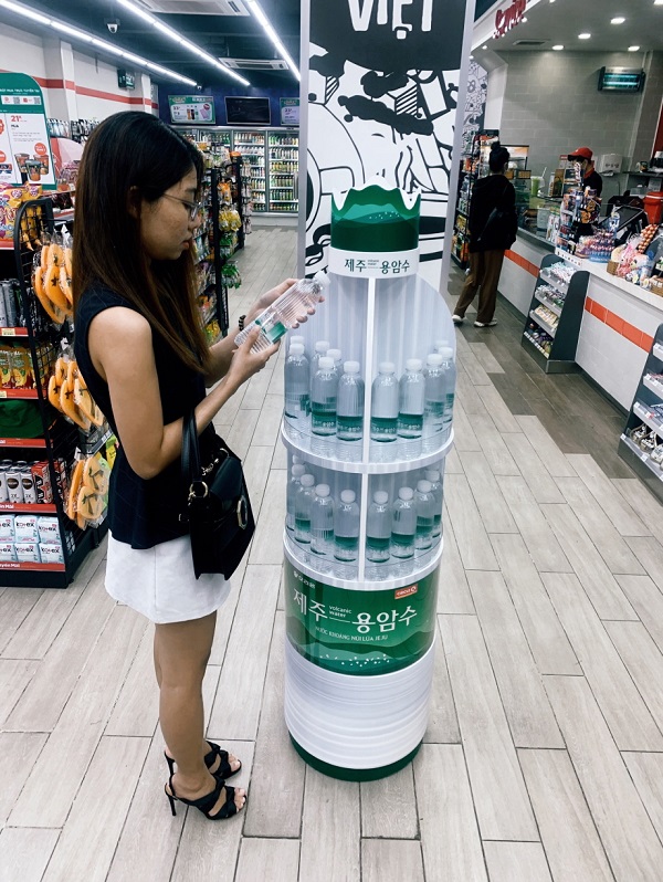 ▲ 오리온 제주용암수 베트남 현지 판매 ⓒ오리온