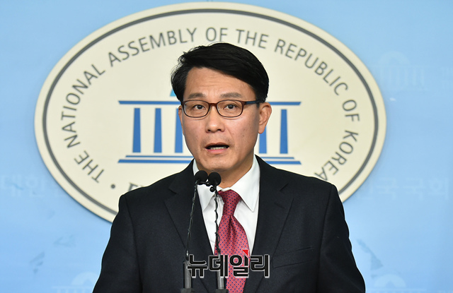 윤상현 무소속 의원이 16일 북한의 남북공동연락사무소 폭파를 두고 북한에 손해배상을 청구해야한다고 주장했다. ⓒ이종현 기자