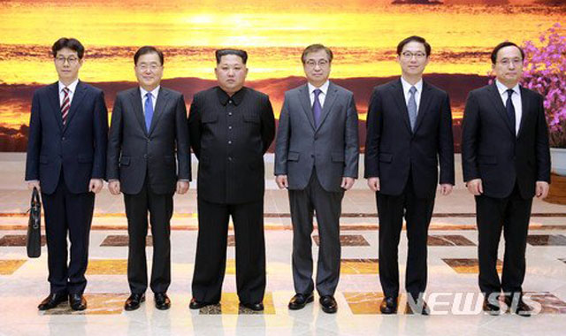 ▲ 2018년 3월 5일 김정은을 찾은 대북특사 일행. ⓒ뉴시스. 무단전재 및 재배포 금지.