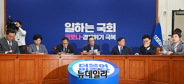 ▲ 이해찬 더불어민주당 대표가 17일 오전 국회에서 열린 최고위원회의에서 모두발언을 하고 있다. ⓒ박성원 기자