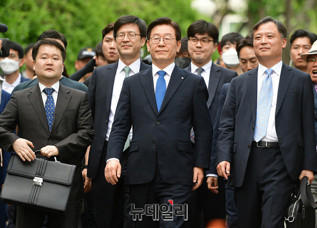 ▲ 이재명(가운데) 경기도지사. ⓒ정상윤 기자