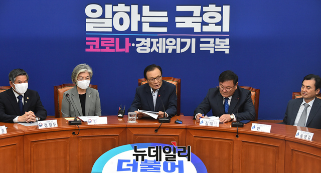▲ 이해찬 더불어민주당 대표가 18일 오후 국회에서 열린 더불어민주당 외교안보통일자문회의에 참석해 모두발언을 하고 있다. ⓒ이종현 기자