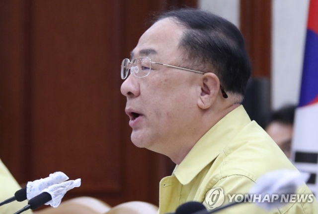 ▲ 홍남기 경제부총리 겸 기획재정부 장관이 19일 오전 정부서울청사에서 열린 제7차 비상경제 중앙대책본부 회의를 주재하며 발언하고 있다.ⓒ연합뉴스