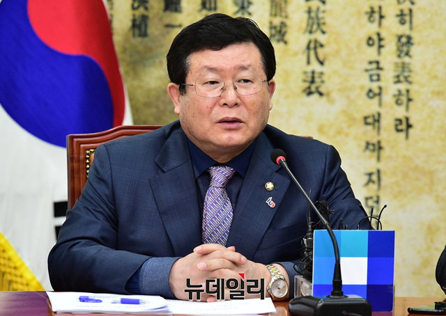 ▲ 설훈(사진) 더불어민주당 최고위원이 19일 오전 한 라디오 방송에서 