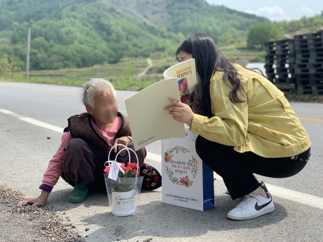 ▲ 김천시 치매안심센터는 만 60세 이상 어르신이라면 누구에게나 치매선별검사를 실시해 1만5천여 명 이상 등록·관리함으로써 전문적·체계적인 치매통합관리서비스 제공하고 있다.ⓒ김천시