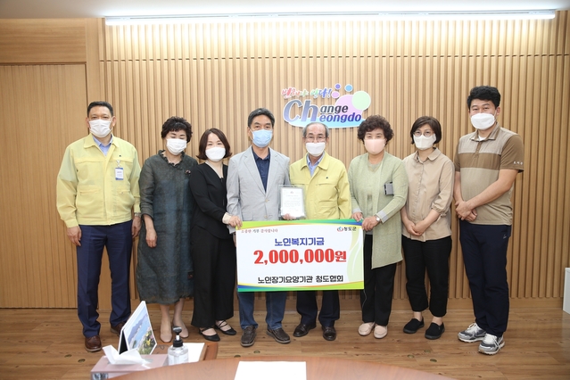 ▲ 청도군 화양읍 토평2리 김미애(37)씨가 지난 16일 대구보화회관에서 열린 ‘제63회 보화상 시상식’에서 효행상을 받았다.ⓒ청도군