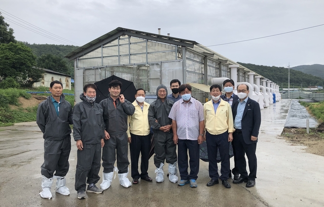 ▲ 칠곡군은 지난 18일 양돈장에서 배출되는 악취 민원 개선을 위해 관내 양돈 농가를 대상으로 현장교육을 개최했다.ⓒ칠곡군