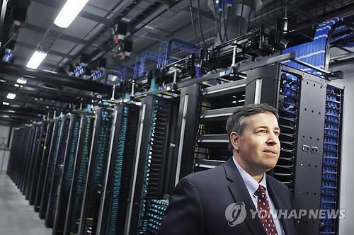 ▲ 올 하반기에도 페이스북, 구글, 마이크로소프트 등 대규모 데이터센터를 운용하는 하이퍼스케일러(hyperscaler) 고객사들의 투자는 계속될 전망이다. 사진은 페이스북 서버센터의 모습.ⓒ연합뉴스