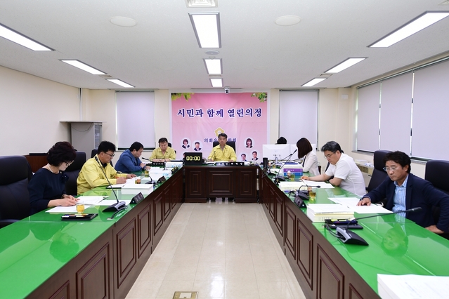 ▲ 김천시의회는 지난 19일 제213회 제1차 정례회 본회의에서 나영민 의원이 대표발의한 총 3건의 개정안을 의결했다.ⓒ김천시의회