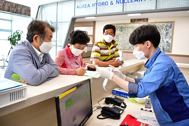 ▲ 월성원자력본부의 영수증-마스크 교환캠페인이 지난 19일 뜨거운 관심 속에 종료됐다.ⓒ월성본부