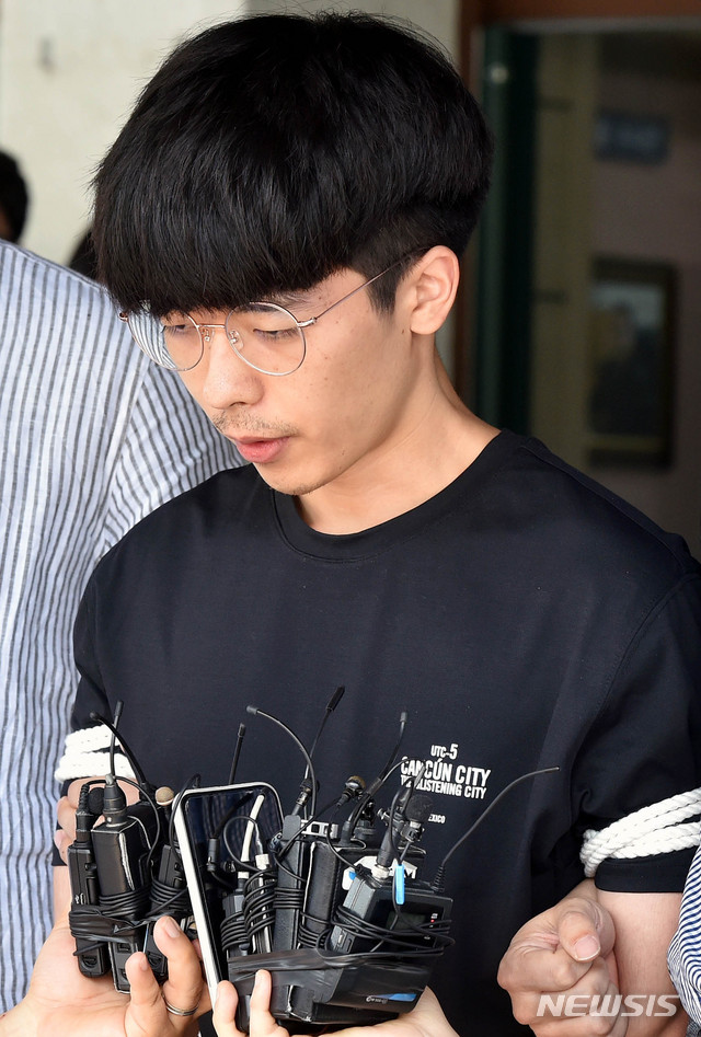 ▲ 스마트폰 채팅 앱(App) 텔레그램에서 n번방을 최초로 개설해 미성년자 성 착취물 등을 제작·유포한 '갓갓' 문형욱(24)의 공범인 안승진(25)의 얼굴이 공개됐다. ⓒ뉴시스