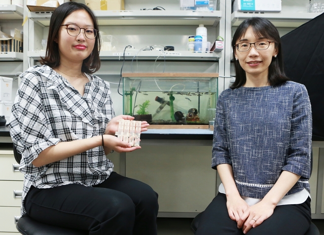 ▲ 이번 기술개발에는 DGIST 로봇공학전공 김소희 교수(우), 제1저자인 로봇공학전공 이유현 연구원(좌)이 참여했다.ⓒDGIST