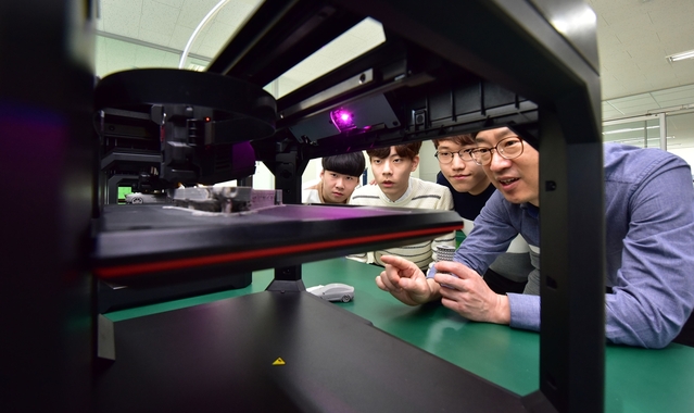 ▲ 영진전문대학교가 4차산업혁명의 핵심 기술로 꼽히는 3D 프린팅 스캐너 전문가 양성에 한발 앞서 나가고 있다.ⓒ영진전문대