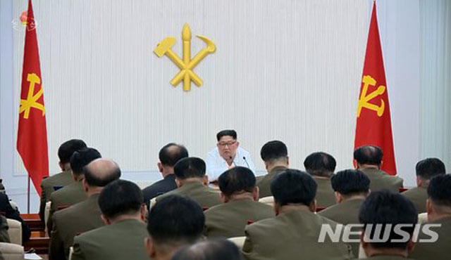 ▲ 2018년 5월 18일 노동당 중앙군사위원회 확대회의 모습. ⓒ뉴시스. 무단전재 및 재배포 금지.