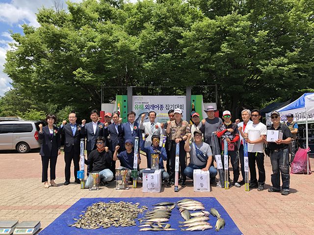 ▲ 안동시는 2020 생태교란 유해 외래어종 잡기 대회를 개최한다. 사진은 지난해 행사사진ⓒ안동시