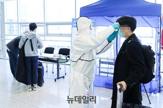 ▲ KTX역 선별진료소에서 시민들이 검사를 받고 있는 모습이다. ⓒ뉴데일리 DB