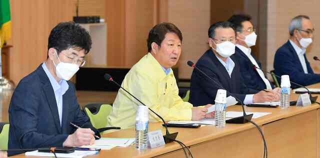 ▲ 대구시는 25일 오후 3시 대구시청 별관 대강당에서 제4차 비상경제대책회의(공동의장 권영진 대구시장, 이재하 대구상의 회장)를 열었다.ⓒ대구시