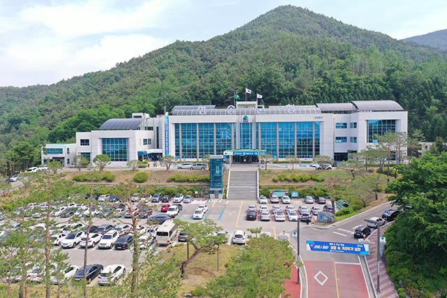 ▲ 청송군은 식당 밀집도 최소화 및 방역강화를 위해 ‘점심시간 2부제’를 도입했다.ⓒ청송군