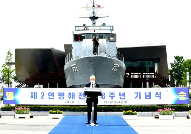 ▲ 제2연평해전 유족 대표가 답사를 하고 있다. ⓒ해군 제공.