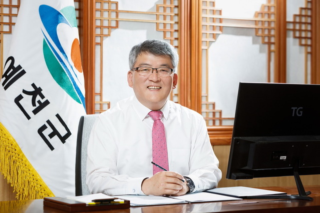 ▲ 김학동 예천군수는 “군민들과 소통하고 화합을 바탕으로 도농이 상생하는 경북 중심도시로 자리매김을 위한 변화와 도전을 계속된다”고 강조했다.ⓒ예천군