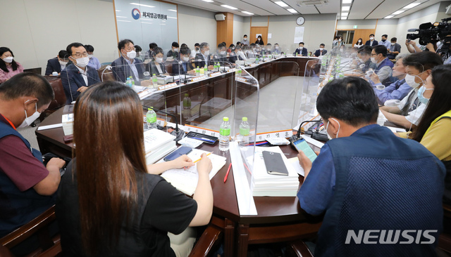 ▲ 29일 오후 정부세종청사에서 최저임금위원회 3차 전원회의가 열리고 있다. ⓒ뉴시스