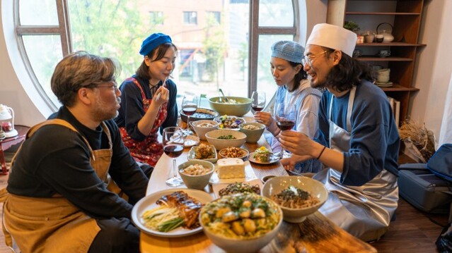 ▲ 연극 '식사'에 공동창작으로 참여하는 안데스·윤한솔·이라영·조문기 작가.ⓒ두산아트센터