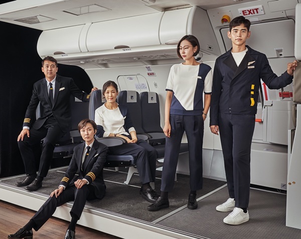 ▲ 에어로케이 승무원 유니폼.ⓒ에어로케이