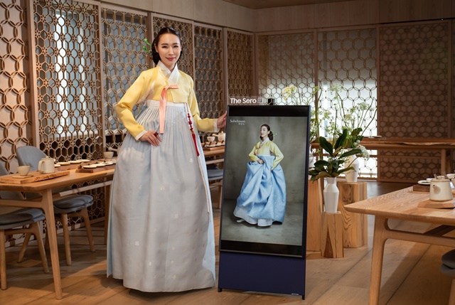 ▲ 설화수 플래그십 스토어에 전시된 '더 세로'. ⓒ삼성전자