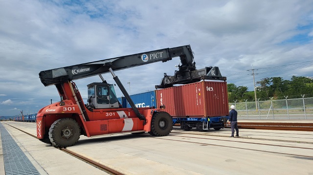 ▲ 포항영일만항에서 컨테이너 화물 철도운송시대가 시작된다.ⓒ포항시