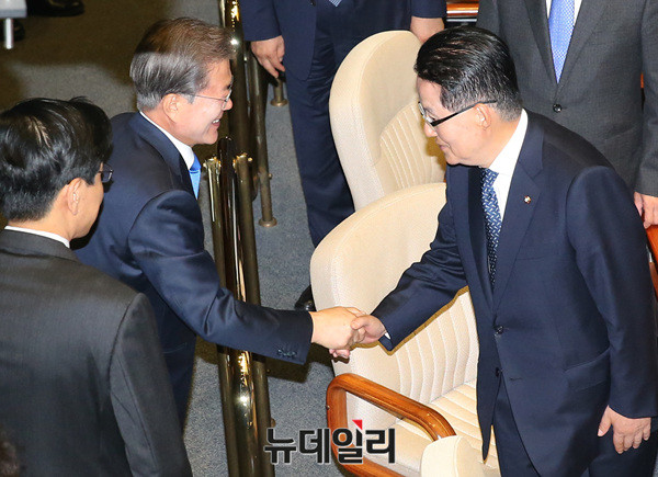 ▲ 문재인 대통령과 박지원 전 민생당 의원. ⓒ뉴데일리 DB