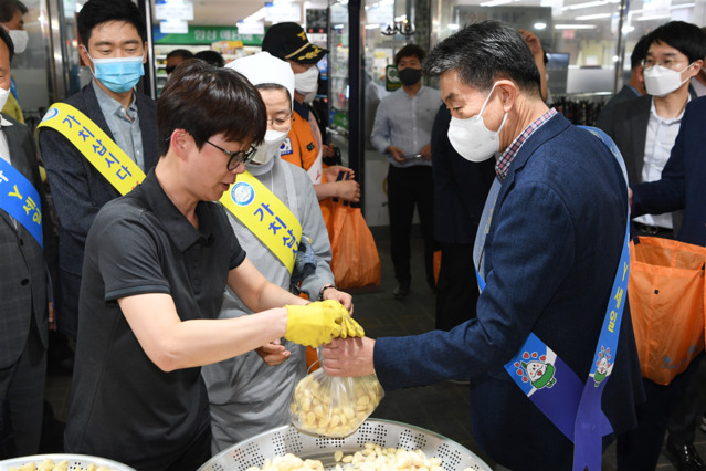 ▲ 경북 영주시(시장 장욱현)는 Y-세일 이벤트 기간을 대한민국 동행세일에 맞춰 연장한다고 6일 전했다.ⓒ영주시