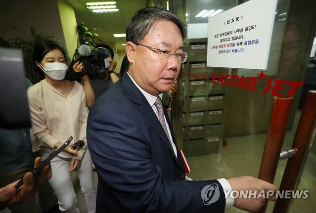▲ 6일 주총장으로 들어서는 최종구 이스타항공 대표 ⓒ 연합뉴스