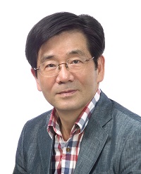 ▲ 대표저자로 참여한 가재산 핸드폰 책쓰기 코칭협회 회장. ⓒ뉴데일리