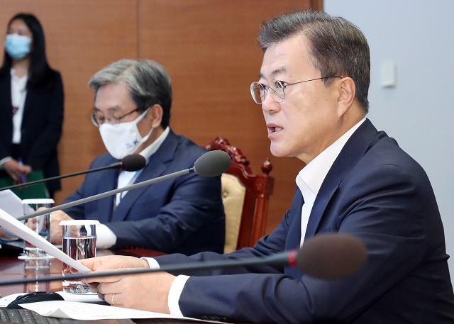 ▲ 문재인 대통령이 6일 오후 청와대에서 열린 수석 보좌관 회의에 참석해 발언하고 있다. ⓒ뉴시스
