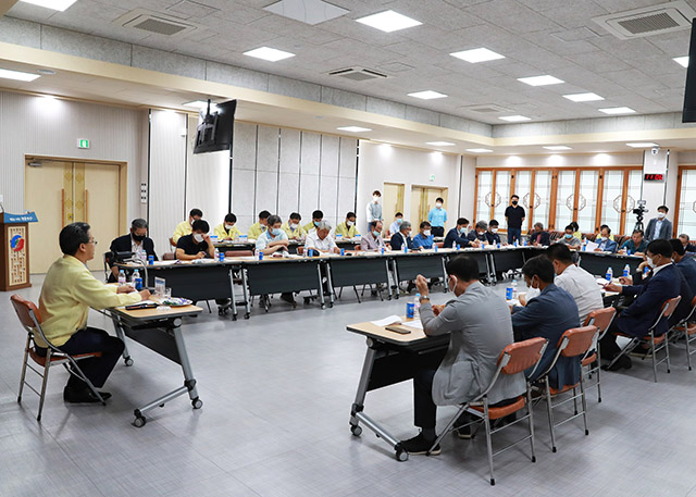 ▲ 오도창 영양군수는 영양군 관내 출입기자 30여 명을 초청해 민선7기 2주년 언론관계자 간담회를 개최했다.ⓒ영양군