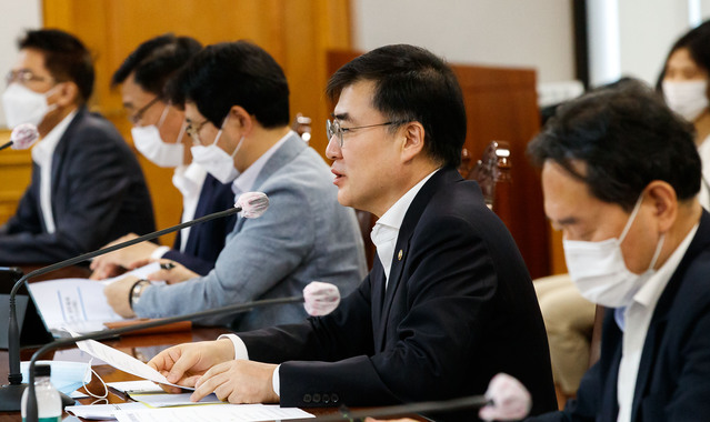 ▲ 손병두 금융위 부위원장이 7일 서울 중구 은행연합회에서 열린 금융리스크 대응반 회의에서 모두발언을 하고 있다.ⓒ금융위