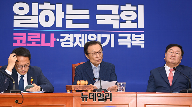 ▲ 더불어민주당이 부동산 관련 논란에 좌불안석이다. 민주당내 인사들의 부동산 보유에 대한 논란이 더해지며 고심이 깊어진다. ⓒ박성원 기자