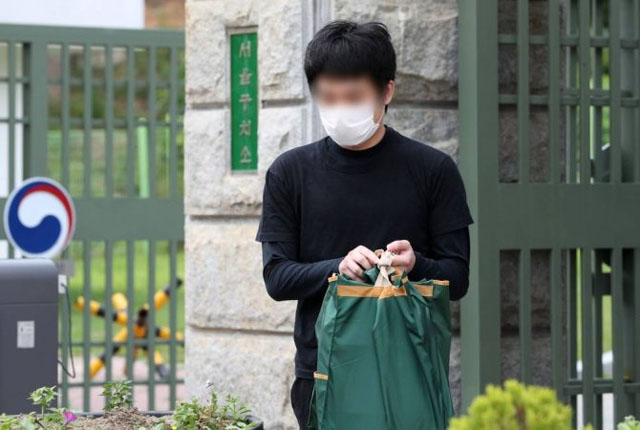 ▲ 서울고등법원의 미국인도 거부 결정 뒤 서울구치소에서 풀려나는 손정우. '아청법'을 무색하게 하는 판결이다. ⓒ뉴시스. 무단전재 및 재배포 금지.