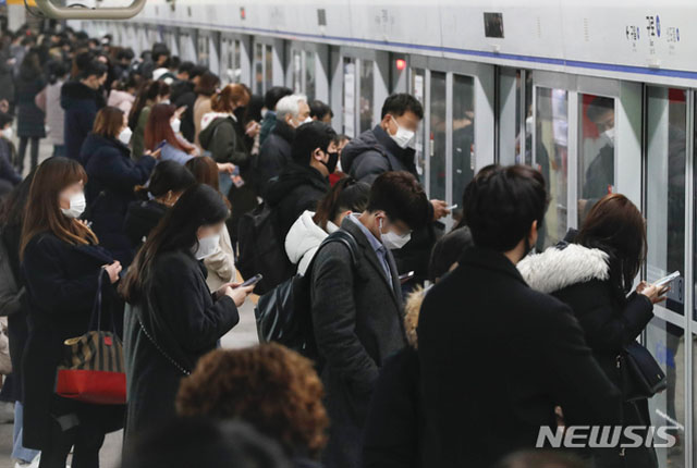 ▲ 지난 3월 서울 지하철 구로역 1호선 승강장 모습. ⓒ뉴시스. 무단전재 및 재배포 금지.