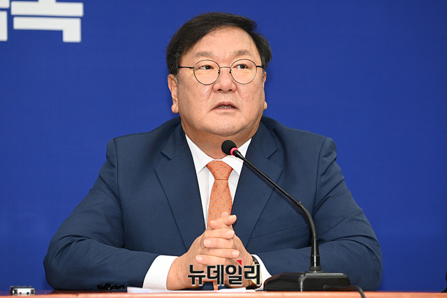 ▲ 김태년 더불어민주당 원내대표가 8일 오전 국회에서 열린 최고위원회의에서 모두발언을 하고 있다. ⓒ박성원 기자