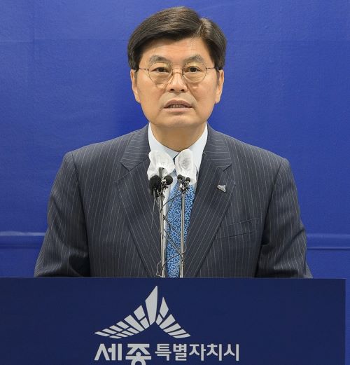 ▲ 이춘희 세종시장이 9일 KTX세종역 신설과 관련, 시청 브리핑룸에서 사전타당성 용역 결과를 발표하고 있다.ⓒ세종시